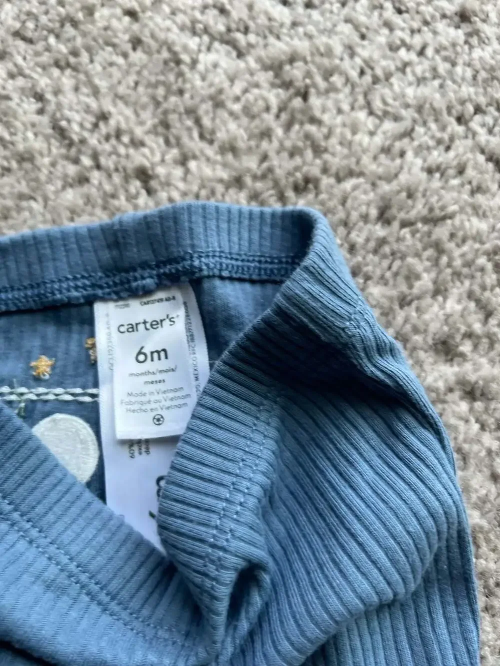 (#15). Carter's boys 2-Piece Pants & bear paw Lot Size 6m